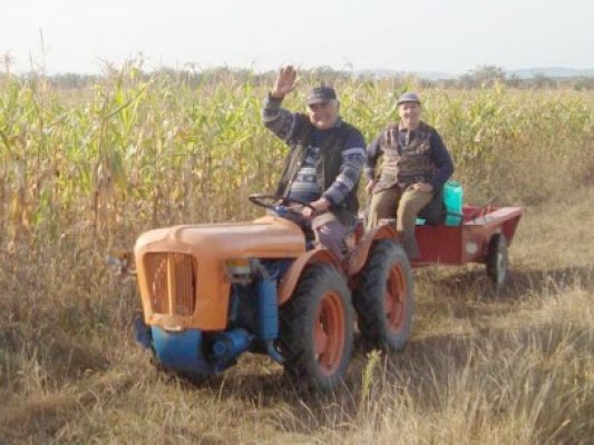 Fermierii mai pot depune cererile de sprijin pe suprafaţă